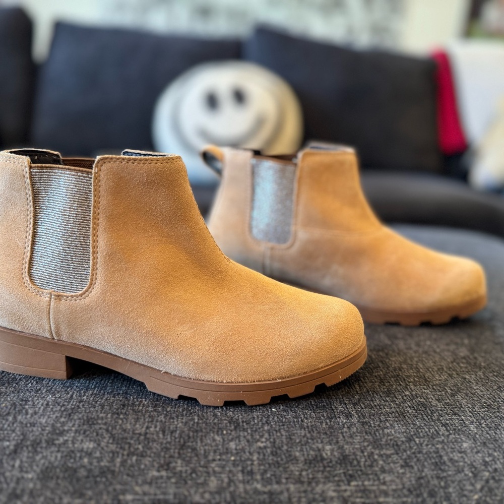 Tan Sorel Chelsea Boots